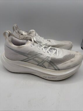 ASICS Mega Blast men’s 7 approx women’s 8 white and Light Gray FF Turbo s12